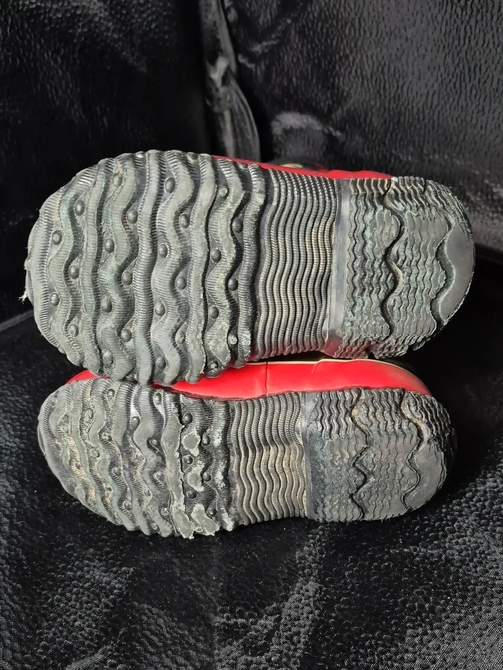 Bogs Toddler 7 Black and Red Rain Boots
